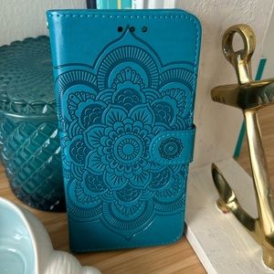 NWOT iPhone case 6.7” blue